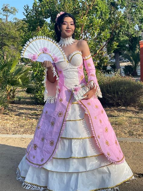 Los Angeles teen crowned winner of duct tape prom dress competition